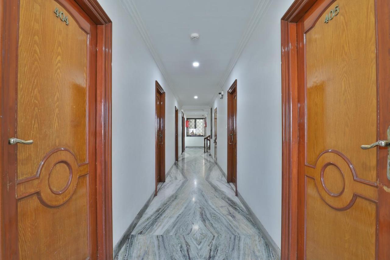 Hotel Midtown Surat Buitenkant foto